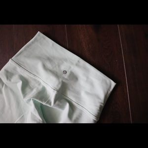 Lululemon wonder under